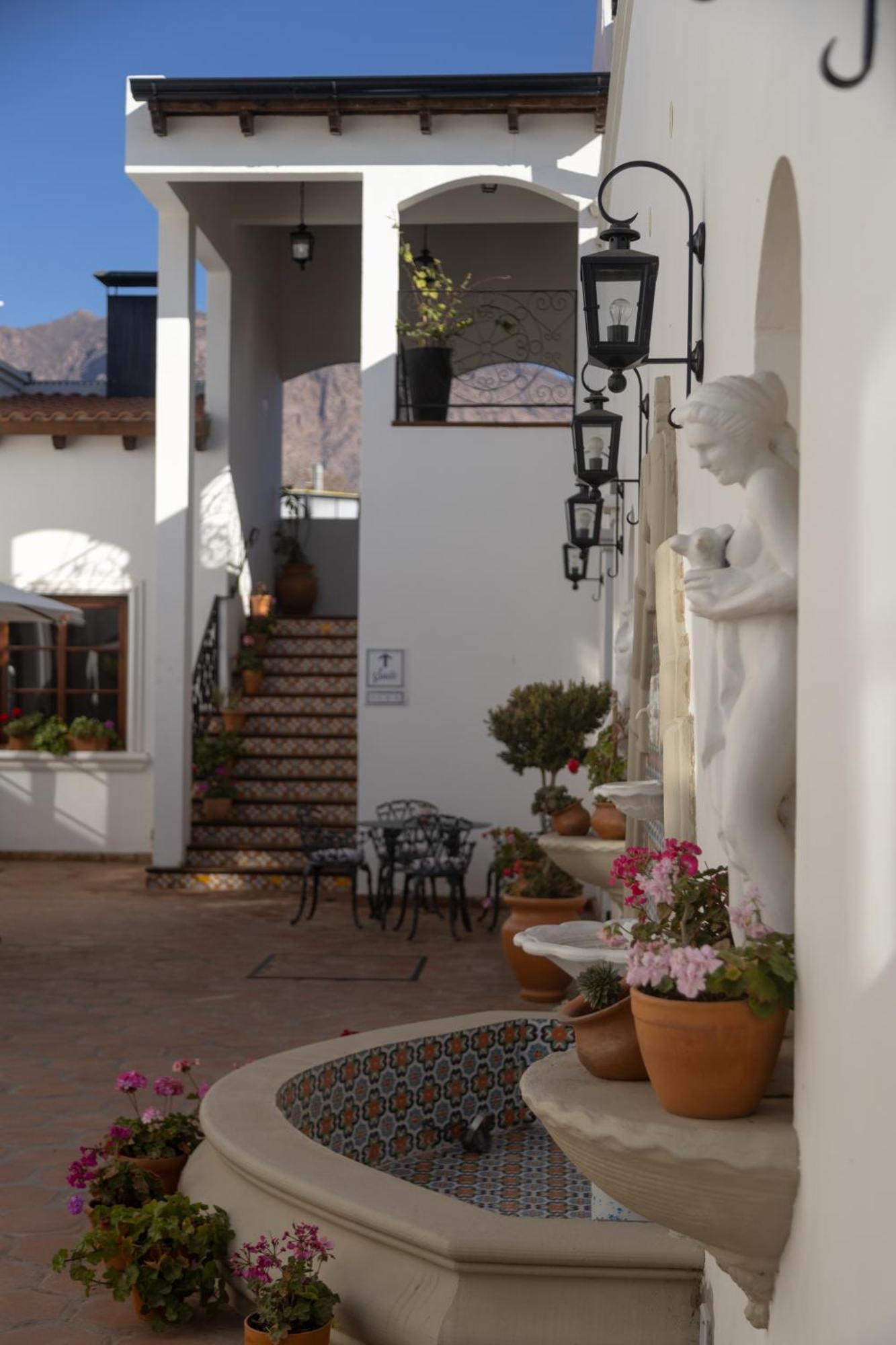 Iraola Boutique Hotel