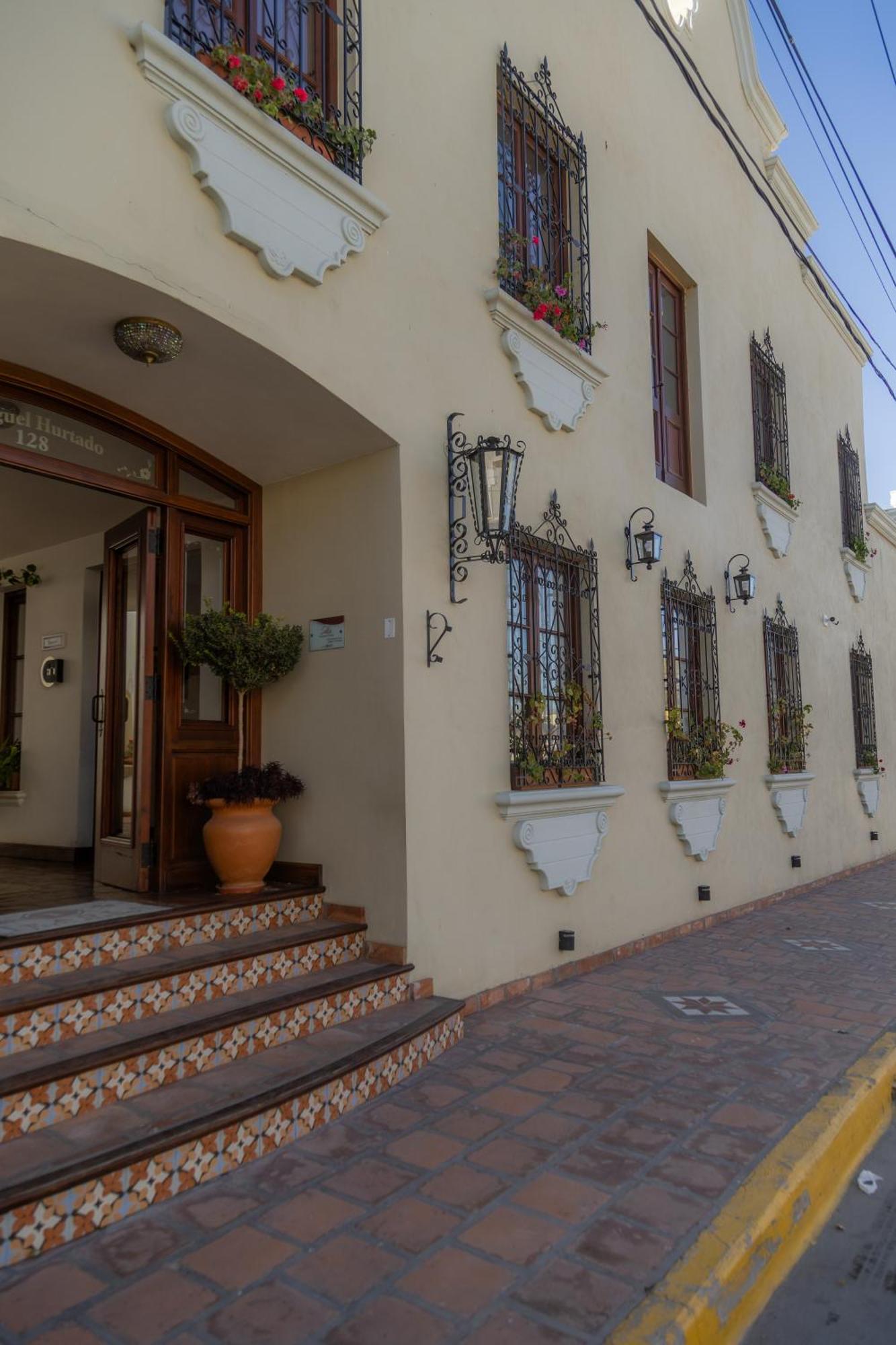 Iraola Boutique